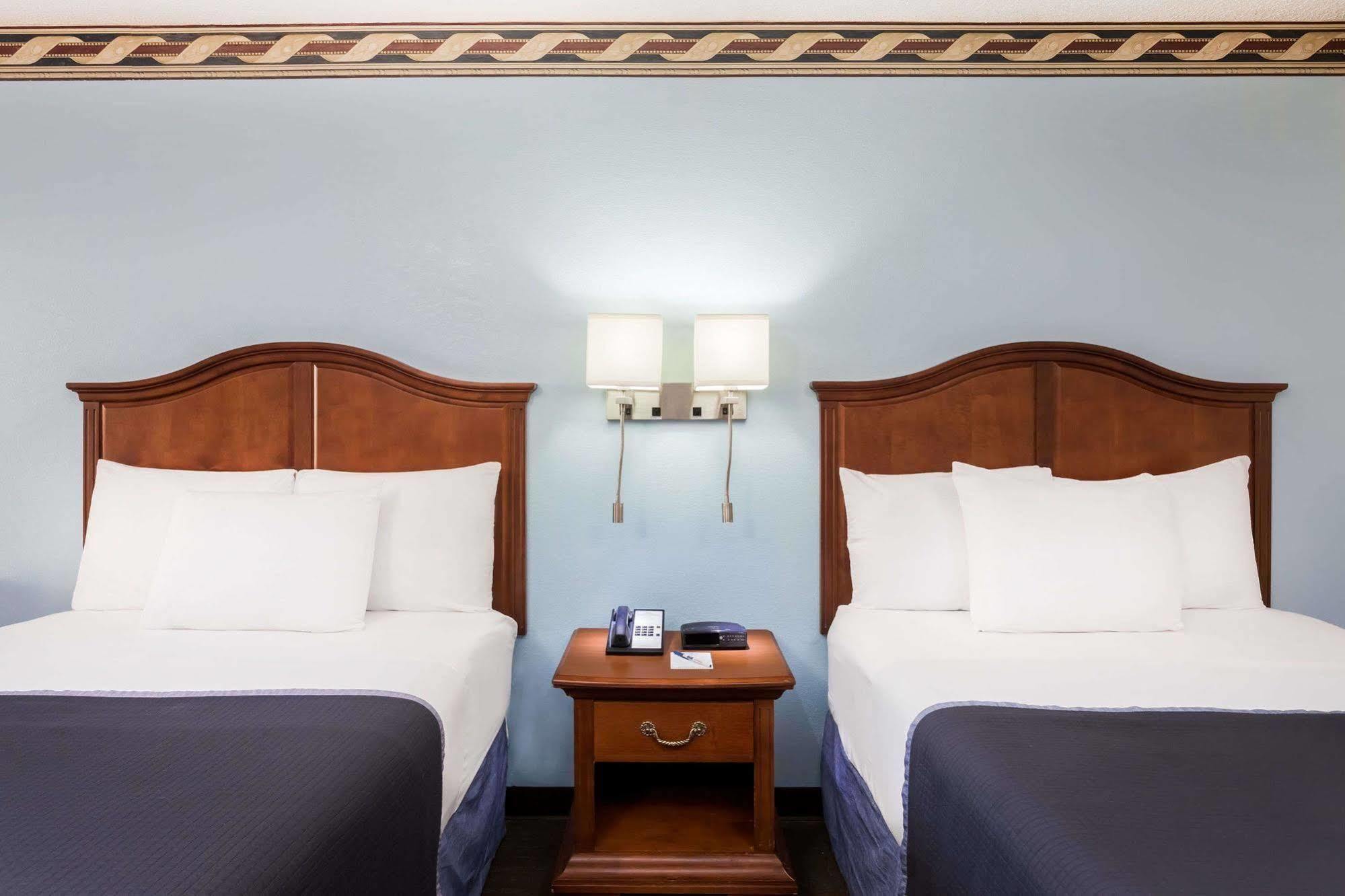 Howard Johnson By Wyndham Savannah Ga Georgetown Eksteriør bilde
